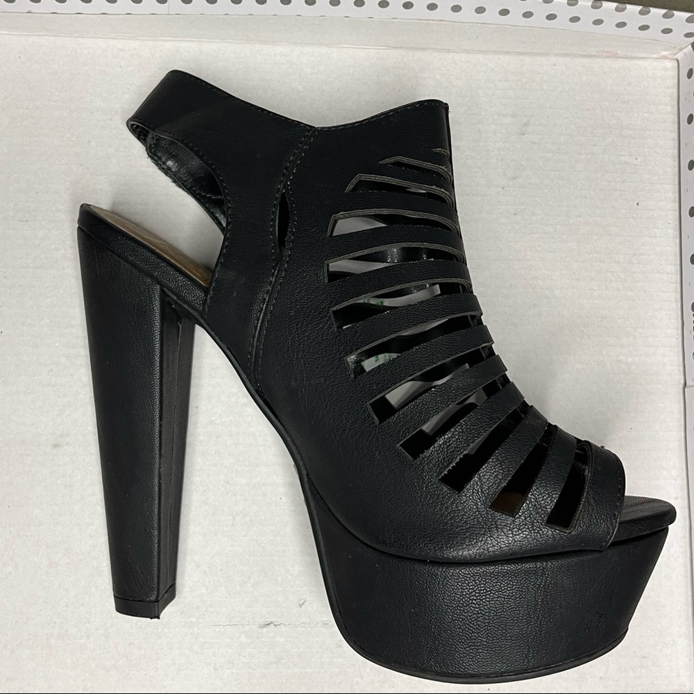 CUTE *New* Black Strap Heels